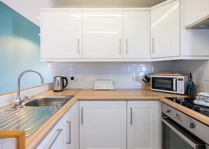 Pinewood Flat 5