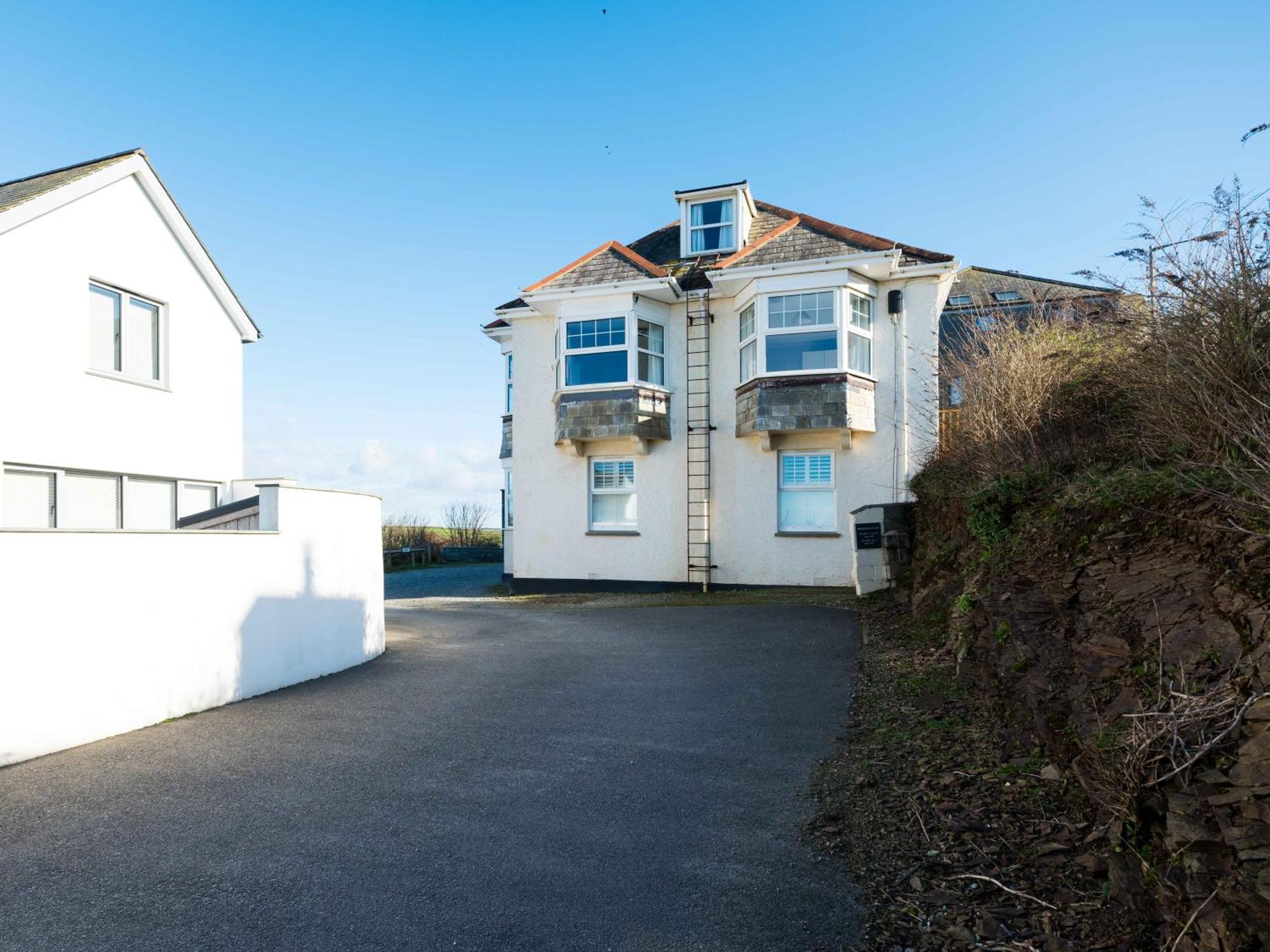 Pinewood Flat 5